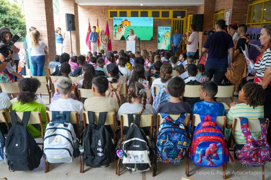 20.000 estudiantes de Infantil y Primaria protagonizan la vuelta al cole en Cartagena 20.000 estudiantes de Infantil y Primaria protagonizan la vuelta al cole en Cartagena