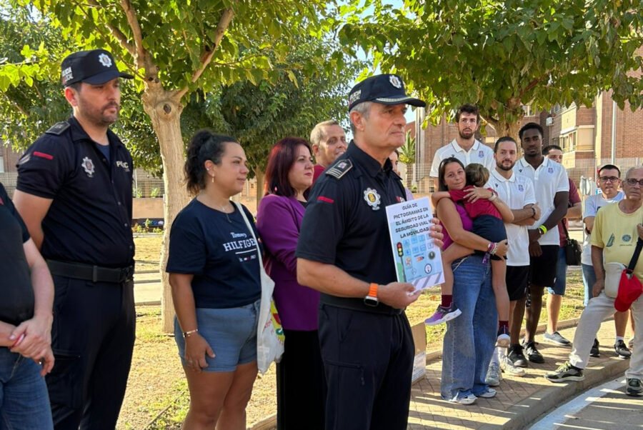 Nueva guía de pictogramas y seguridad vial para facilitar la comunicación y señalización en las calles de Cartagena