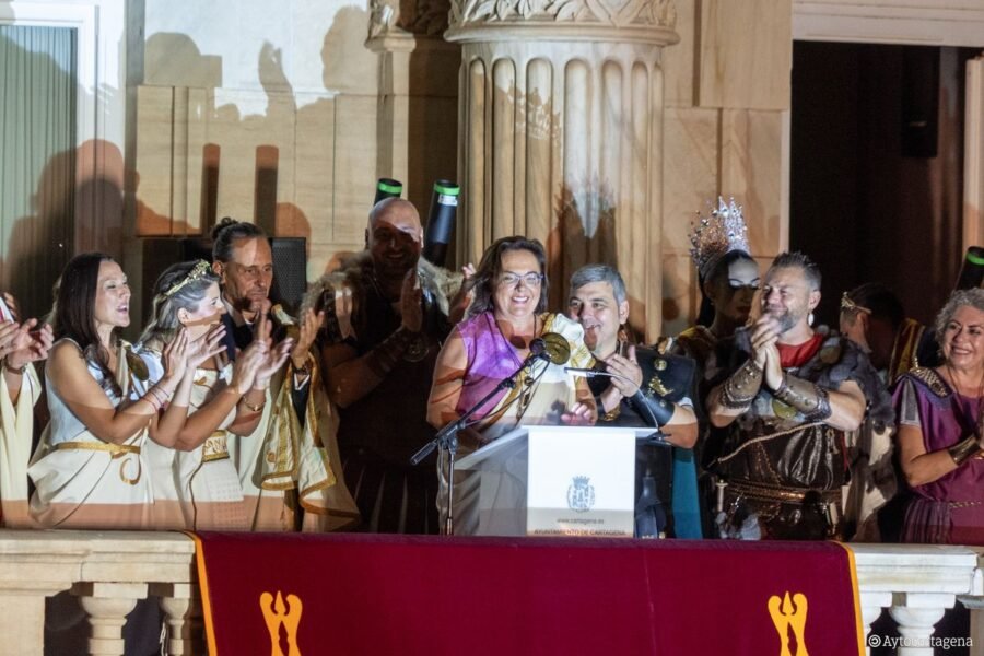 Elena Ruiz ensalza en su pregón la labor de los festeros en la recuperación del patrimonio arqueológico y cultural de la ciudad