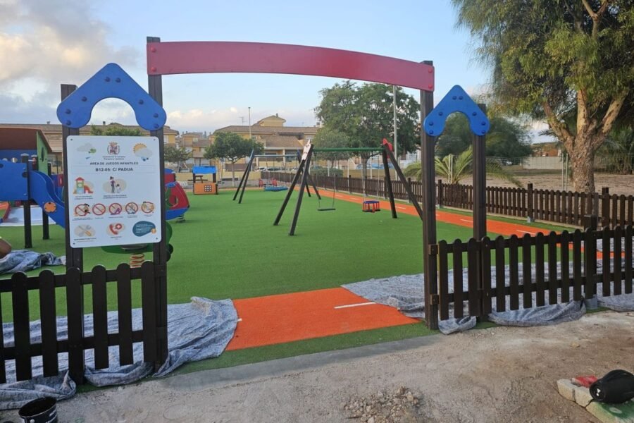 El Ayuntamiento abre este lunes el renovado parque infantil de la calle Isla de Padua en el Polígono de Santa Ana