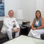 La alcaldesa Noelia Arroyo despide al Almirante de Acción Marítima La alcaldesa Noelia Arroyo despide al Almirante de Acción Marítima