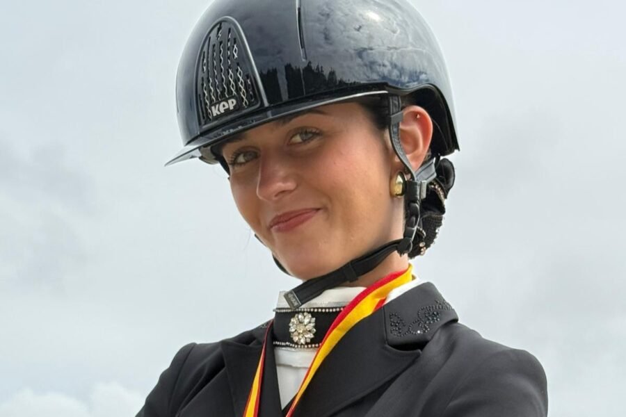 La cartagenera Adriana Sofía Navarro se alza con la medalla de bronce en el campeonato de España de doma clásica La cartagenera Adriana Sofía Navarro se alza con la medalla de bronce en el campeonato de España de doma clásica