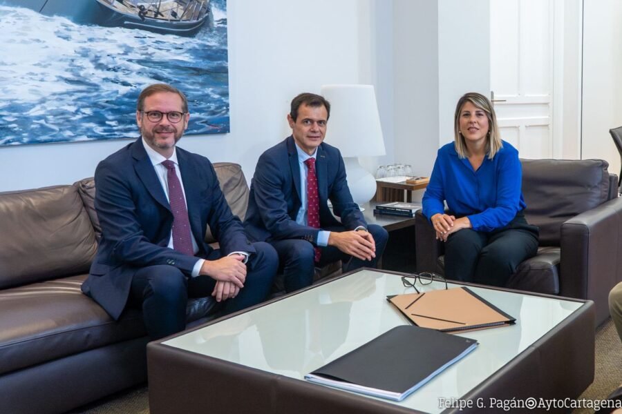 El Ayuntamiento trabaja ya para agilizar la planta de hidrógeno verde anunciada por Repsol y Enagás en Escombreras El Ayuntamiento trabaja ya para agilizar la planta de hidrógeno verde anunciada por Repsol y Enagás en Escombreras