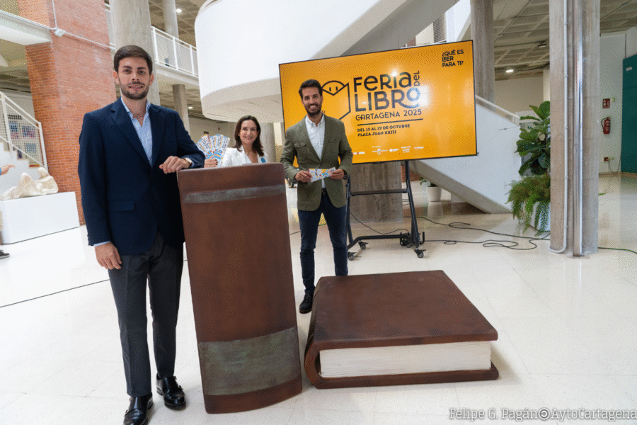 Javier Cercas, Juan Gómez Jurado o Inma Rubiales, entre los autores protagonistas de la Feria del Libro de Cartagena 1 Presentaci?n Feria del Libro 2025