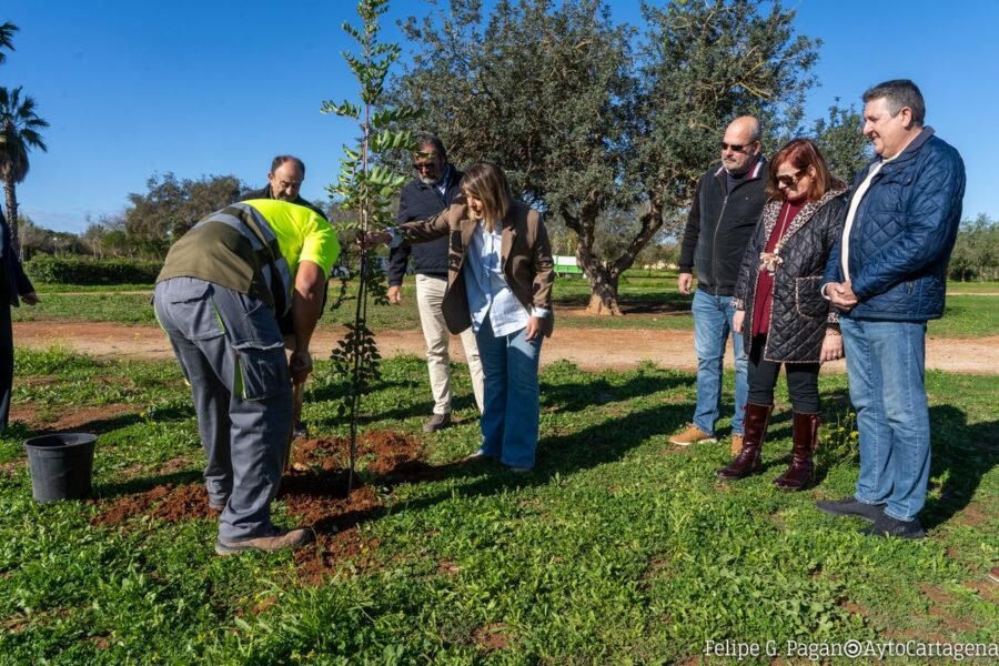 El Ayuntamiento y la Entidad del Polígono de Santa Ana firman un convenio de 175.000 euros para el mantenimiento del residencial