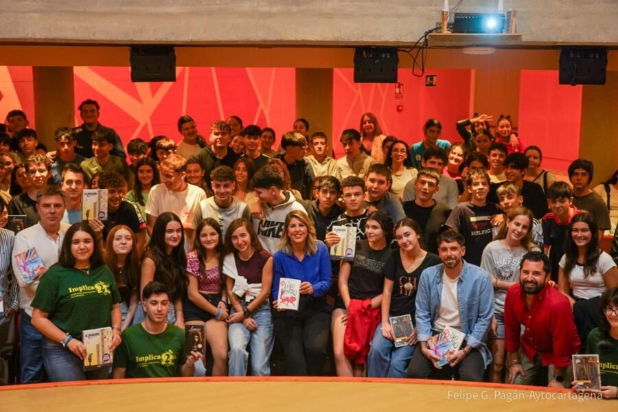 Los Premios Mandarache acercan a los finalistas de su 21ª edición a los jóvenes lectores del instituto Ben Arabí