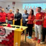 La Escuela de Triatlón Santa Ana de Cartagena entrega a la ciudad el Galardón de Excelencia Oro de la Federación Española de Triatlón