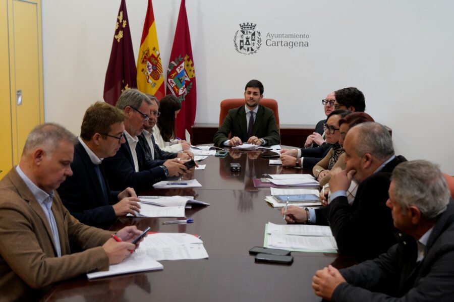 El Ayuntamiento de Cartagena reduce el déficit en más de 3,6 millones y rebaja su deuda financiera en 2025