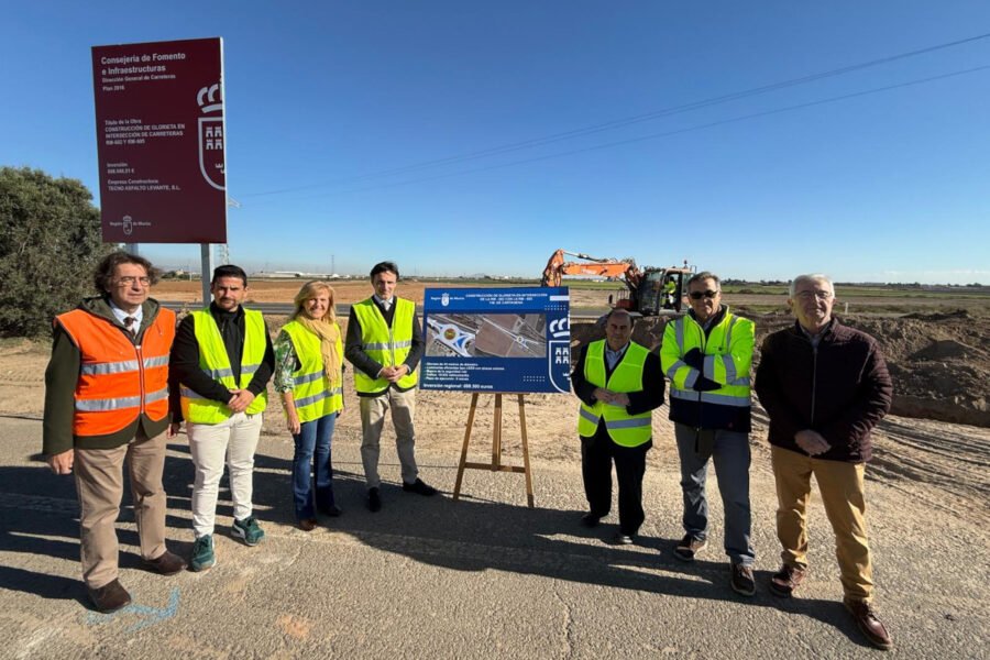 La Aljorra contará con nueva glorieta en uno de sus principales accesos 1 Visita a las obras de la nueva glorieta de acceso a La Aljorra