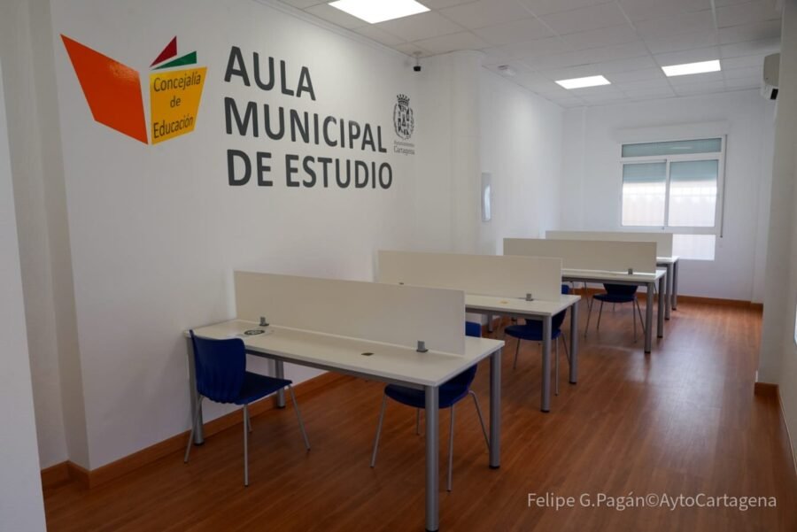 La Junta Municipal de Isla Plana-La Azohía reclama un aula de estudio, ocio y actividades deportivas