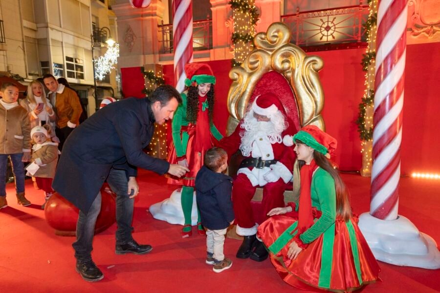 El desfile de Papá Noel llena de magia la agenda del fin de semana
