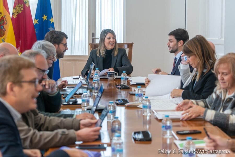El Ayuntamiento refuerza el programa municipal de absentismo escolar con una inversión de más de 89.000 euros 2 Reuni?n de la Junta de Gobierno Local