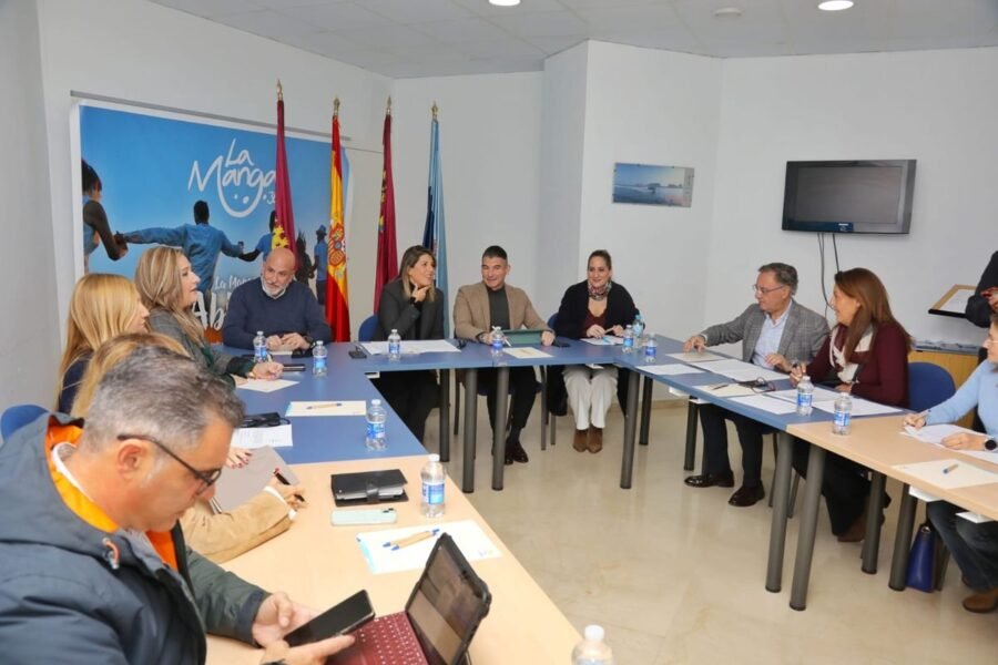 La Manga Consorcio consolida las ayudas al transporte e incrementa su presupuesto para ampliar la oferta de actividades en la zona durante 2026