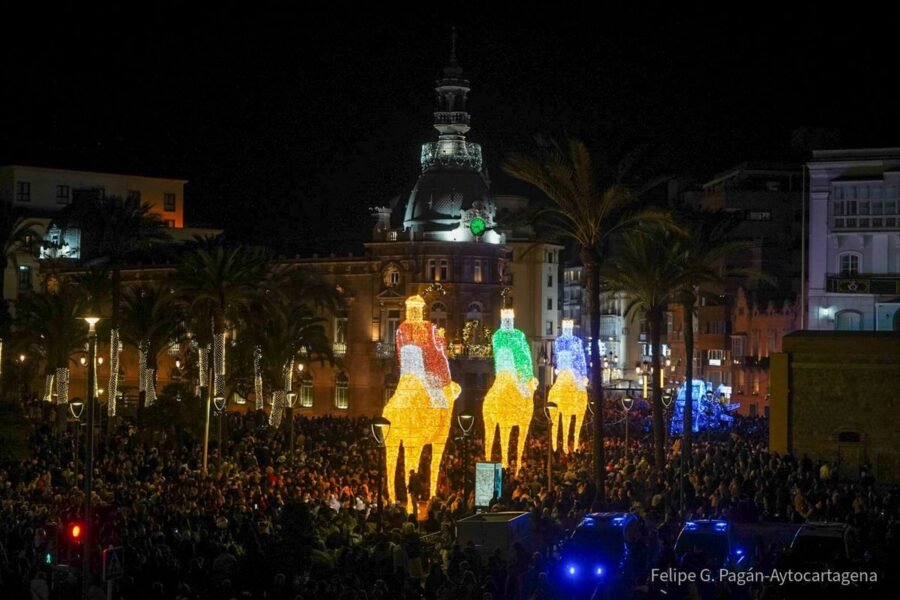 La luz y la magia de la Navidad sobrevuelan el cielo de Cartagena 2 Inauguraci?n del encendido de Navidad en Cartagena