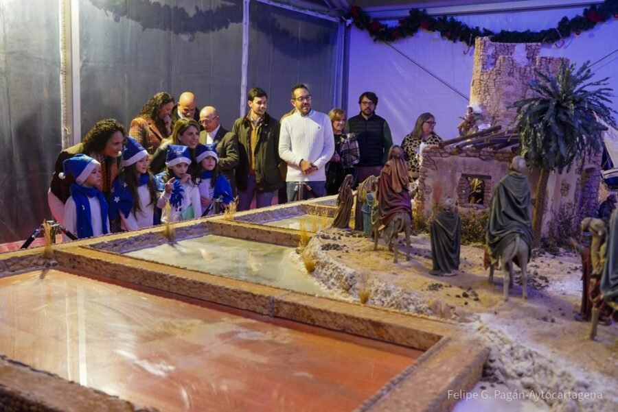 Cartagena inaugura el Belén Municipal con un nacimiento sobre las Salinas de Marchamalo 2 Inauguraci?n del Bel?n Municipal de la Plaza San Francisco