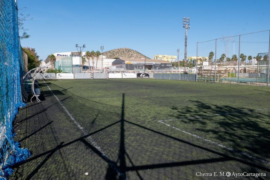 El Ayuntamiento de Cartagena encargará a NATURF DEVELOP la renovación del césped artificial de tres campos de fútbol 5 en Cartagena