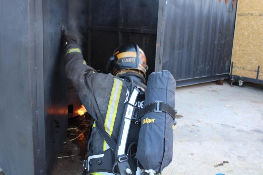 Bomberos de Cartagena participan en un curso avanzado de formación sobre ‘Incendio en Interiores’ en la ESPAC