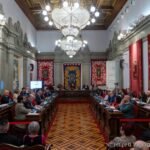 El pleno aprueba mociones sobre el hospital Santa Lucía, taxis al aeropuerto, la unión de paseos en el Mar Menor y las balizas V16