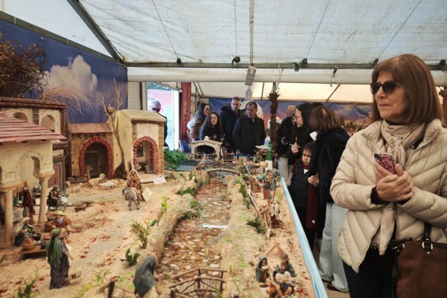 Más de un centenar de personas disfrutan de la ruta de los belenes de Cartagena