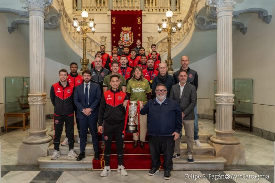 La alcaldesa recibe al Jimbee Cartagena tras ganar su tercera Supercopa de España consecutiva