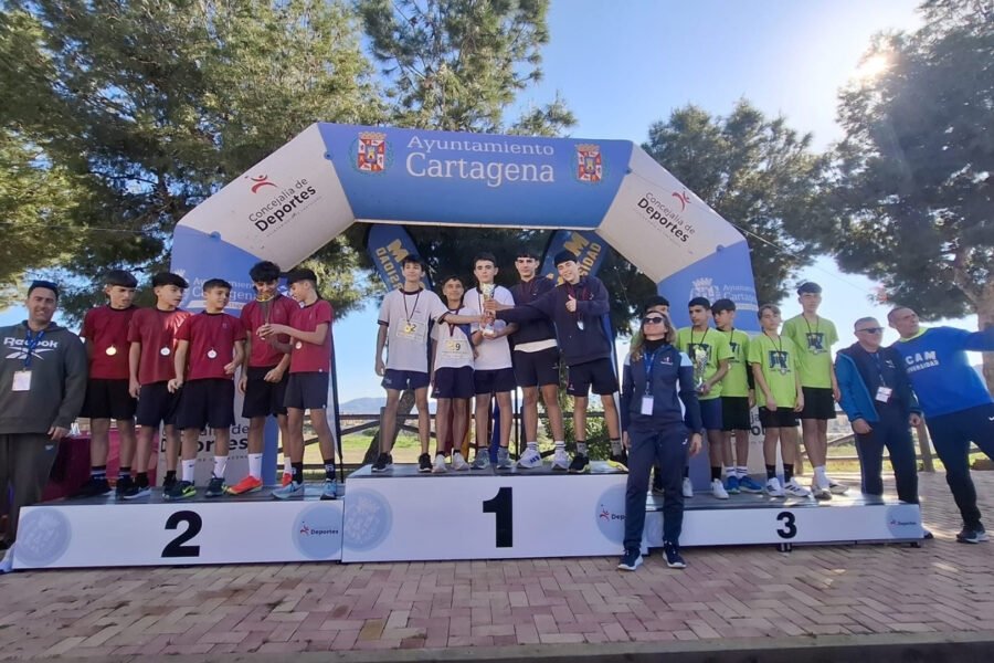 El cross escolar pone a 700 jóvenes a correr