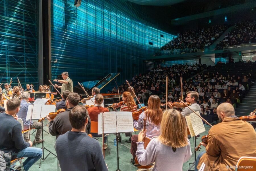 Cerca de 2.000 escolares disfrutan de los conciertos didácticos de Entre Cuerdas y Metales