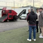 El Ayuntamiento inicia la renovación del césped en tres campos de fútbol 5 para mejorar las instalaciones deportivas