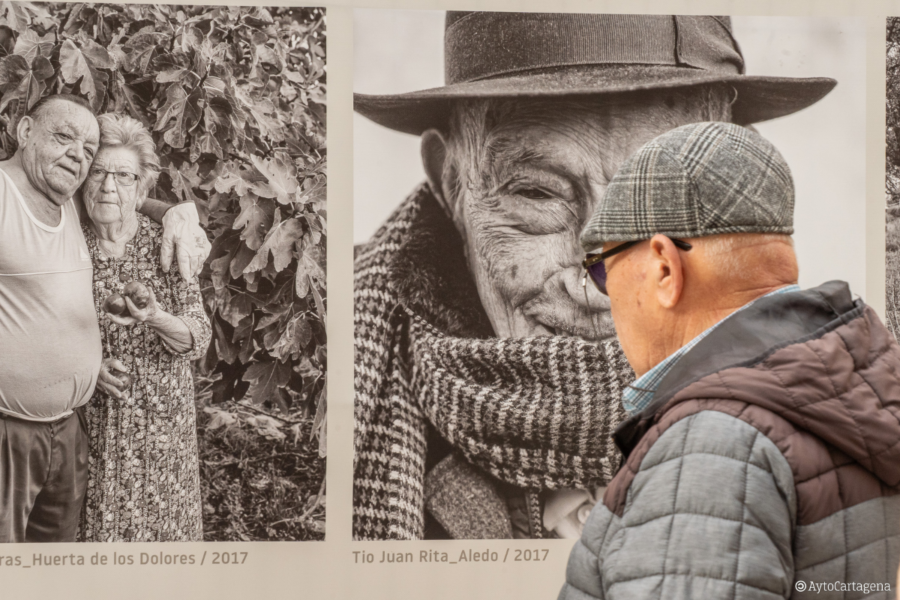Más de 65 artistas de la Región ponen en valor la fotografía en las calles de Cartagena 2 Exposici?n urbana FotoFest Cartagena 2026