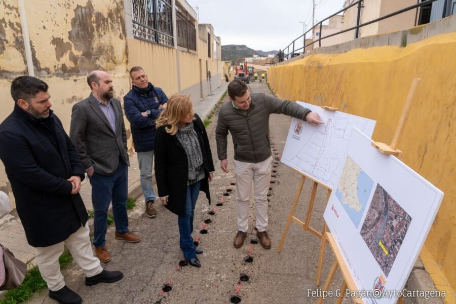 El Ayuntamiento inicia la renovación integral de la red de agua potable en la calle Bardiza de Alumbres