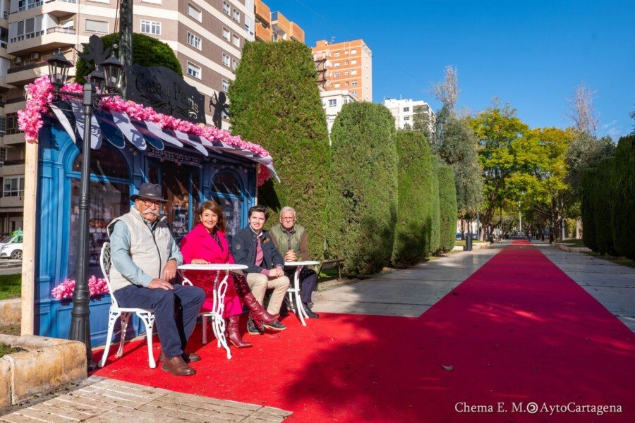 Globos y 'pohotocalls' para celebrar el Día de San Valentín en Cartagena