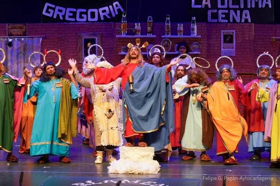 Los Robinsones de la Isla ganan la final del concurso de chirigotas del Carnaval de Cartagena