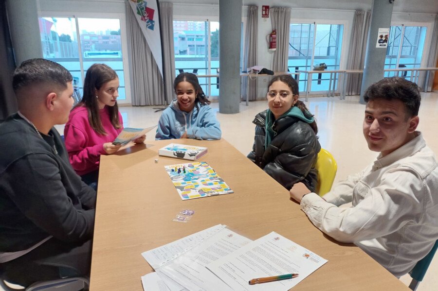 El Consejo Municipal de Infancia y Adolescencia de Cartagena prueba el juego de la súper heroína LOPIVI