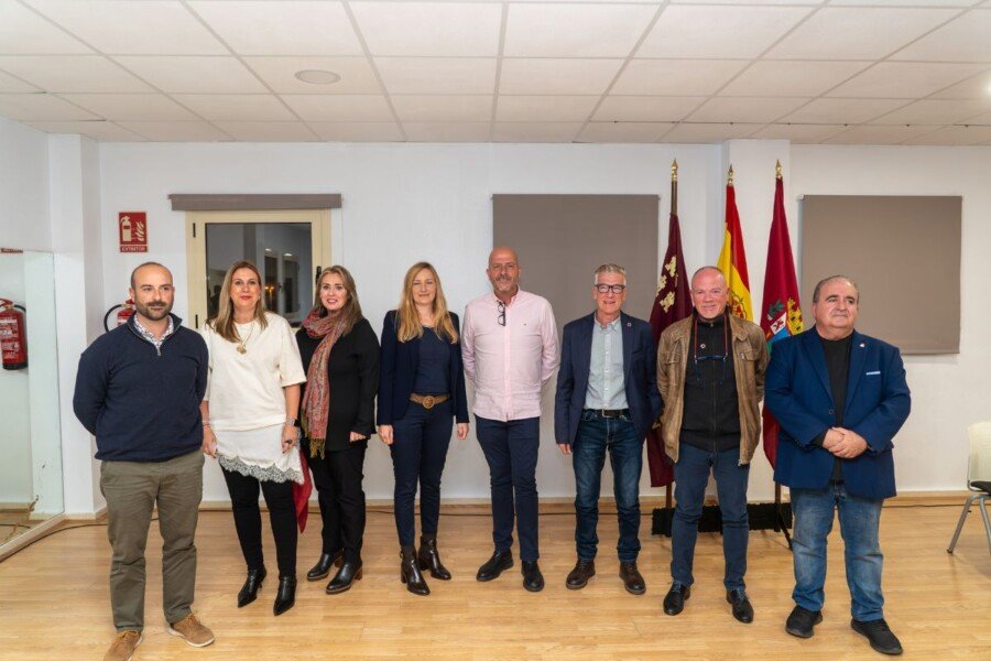 La Junta Municipal de La Manga aprueba diversas iniciativas para mejorar servicios, seguridad vial y mantenimiento urbano