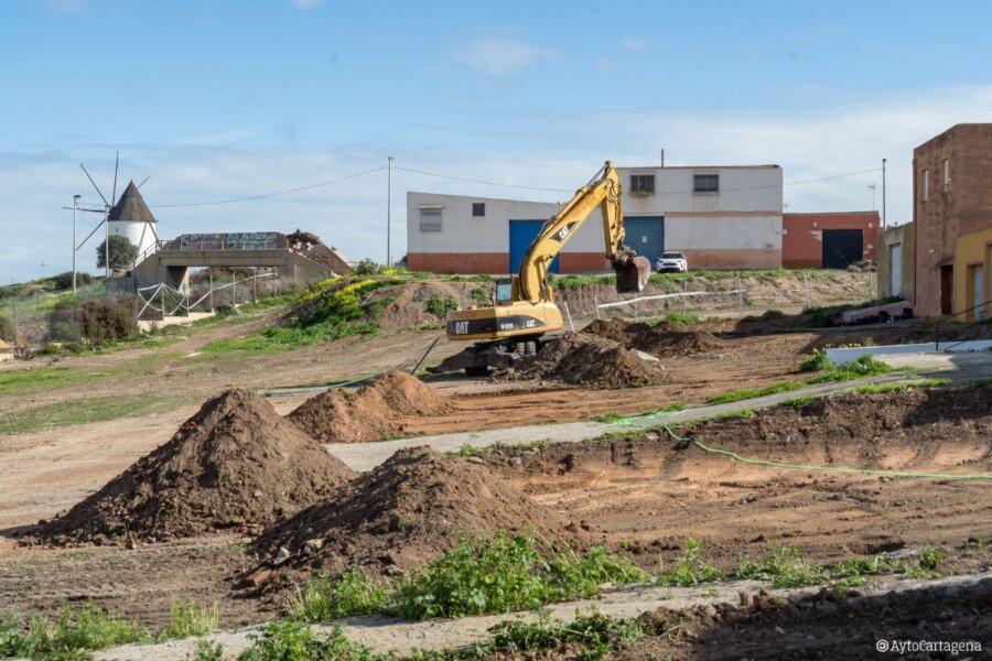 Los residuos de Los Mateos se trasladarán a un vertedero de 'no peligrosos' para culminar la descontaminación 2 Trabajos de descontaminaci?n en los terrenos que albergar?n vivienda p?blica en Los Mateos