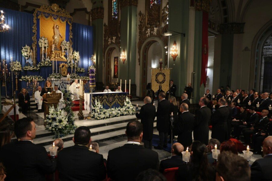 El Resurrexit invita a los cofrades a ser transmisores de la luz de Cristo Resucitado