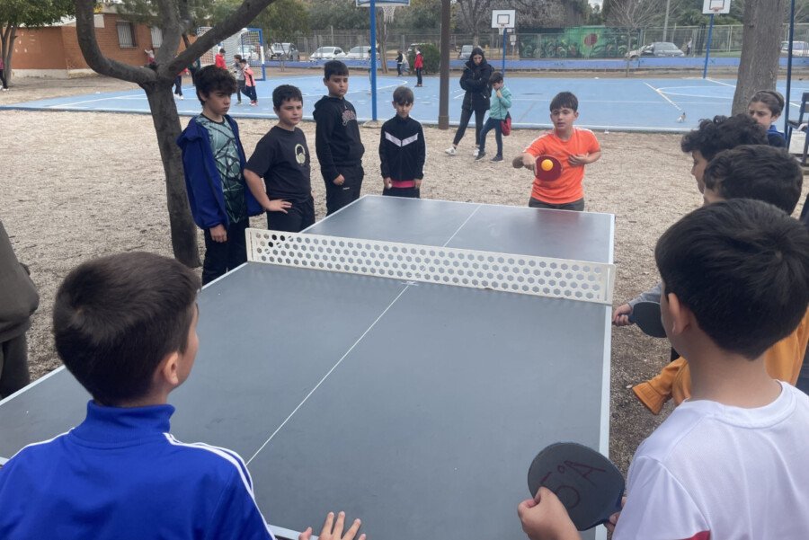 El Programa ADE acerca el billar, el tenis de mesa y el deporte híbrido a los colegios Hispania y Vicente Ros