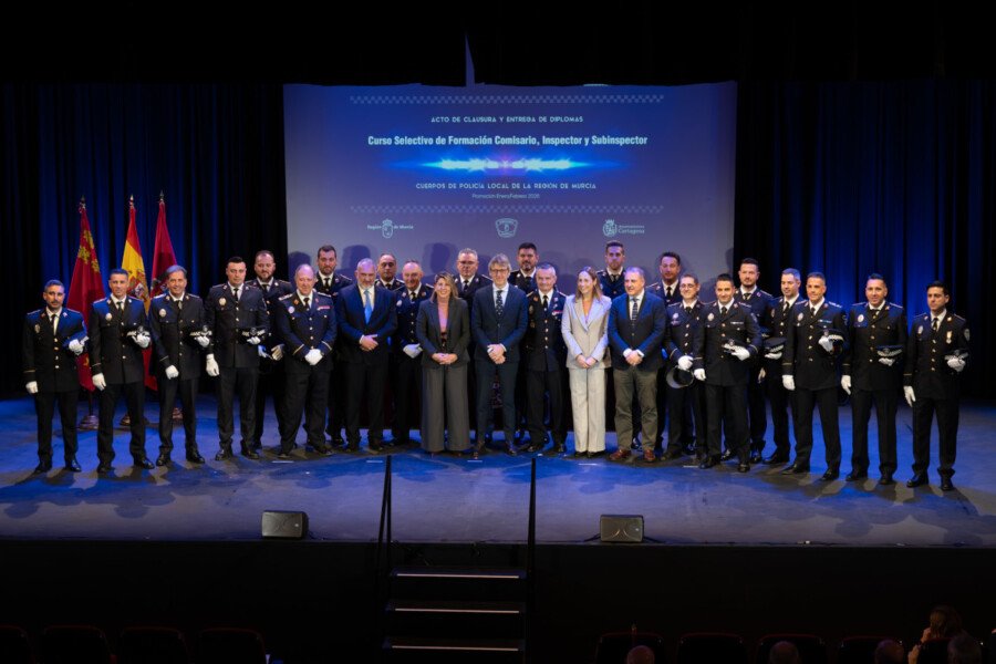 Cartagena refuerza su estructura policial con la graduación de 22 nuevos mandos de la Policía Local