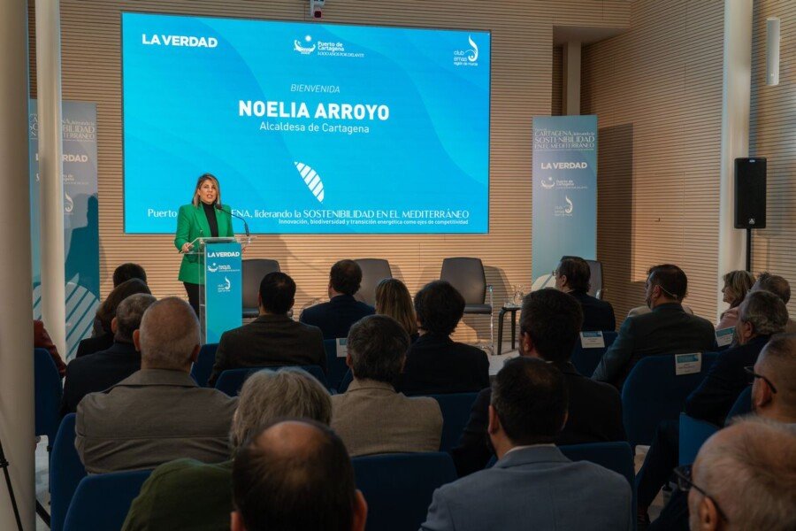 La alcaldesa de Cartagena reivindica el puerto de El Gorguel dos años después de su bloqueo por el ministerio