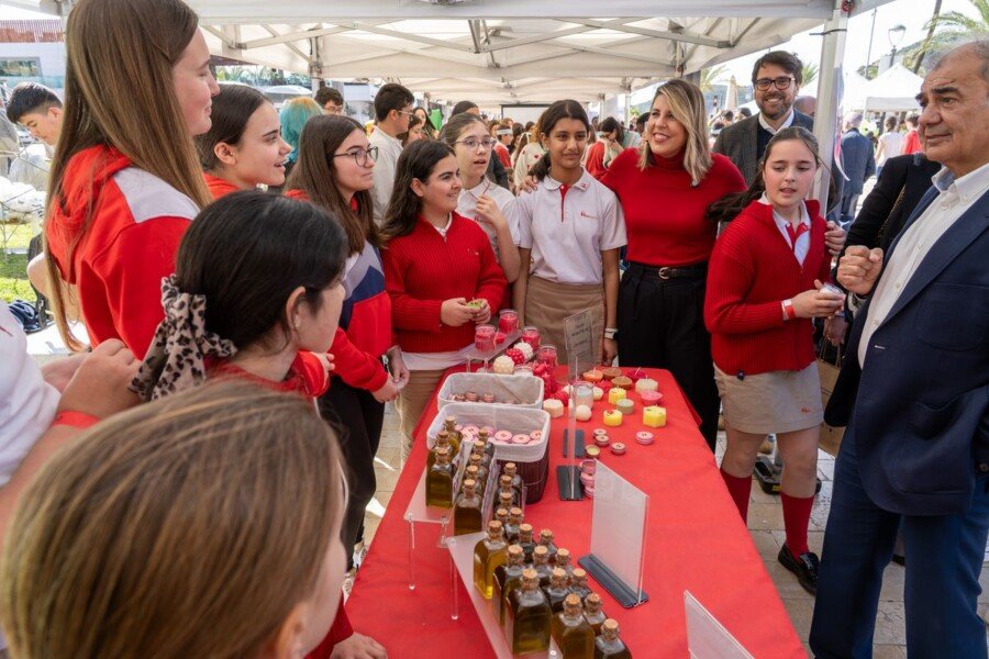 Cartagena celebra por primera vez la «gran fiesta de la enseñanza y la economía social»