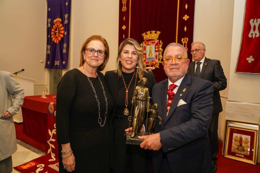 Jesús Muñoz recibe su galardón como Procesionista del Año 2026