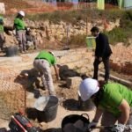 El programa de empleo de la ADLE impulsa la recuperación del Barrio del Foro Romano con técnicas sostenibles y vegetación autóctona