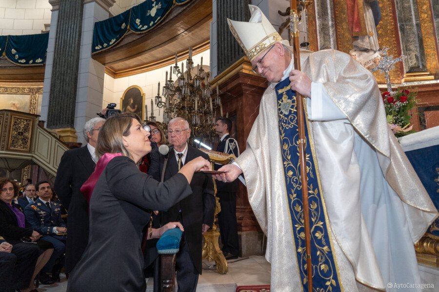 La Ofrenda de la Onza de Oro a la Patrona pide protección para los más vulnerables ante los efectos de la guerra 2 Desfile y Ofrenda de la Onza de Oro a la Patrona, la Virgen de la Caridad