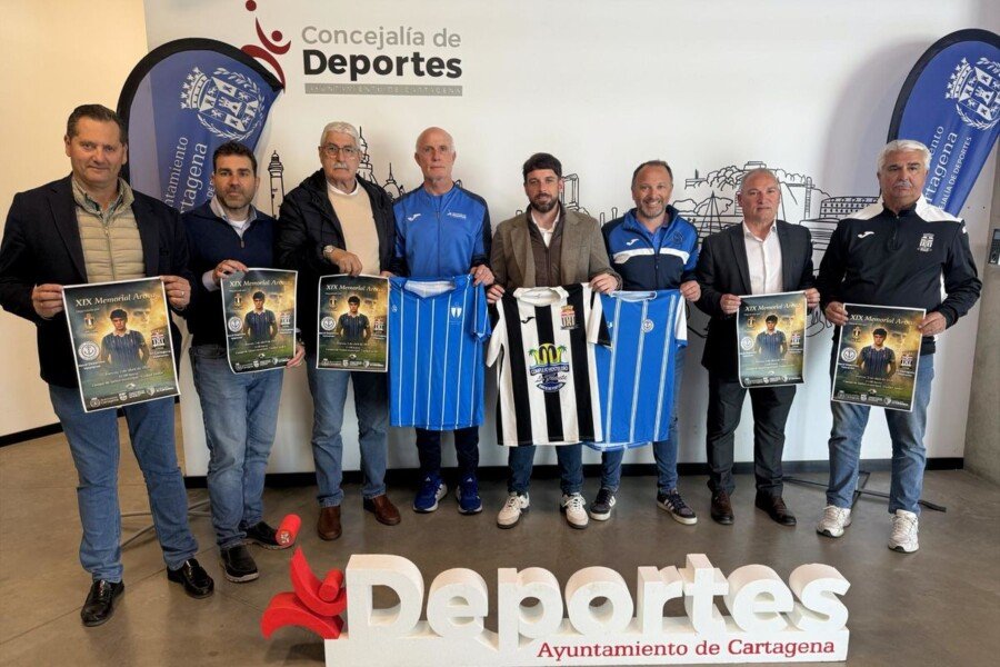 Los veteranos del FC Cartagena y el CD Naval Deportivo disputan el XIX Memorial Aroca
