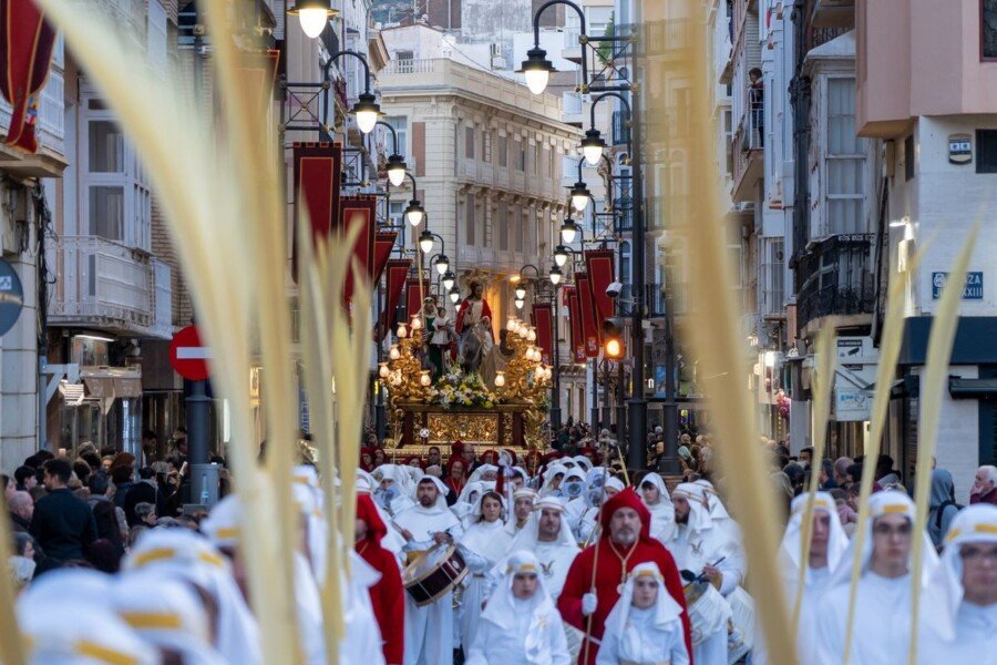 La procesión de la burrica volvió este Domingo de Ramos a recorrer las calles de Cartagena