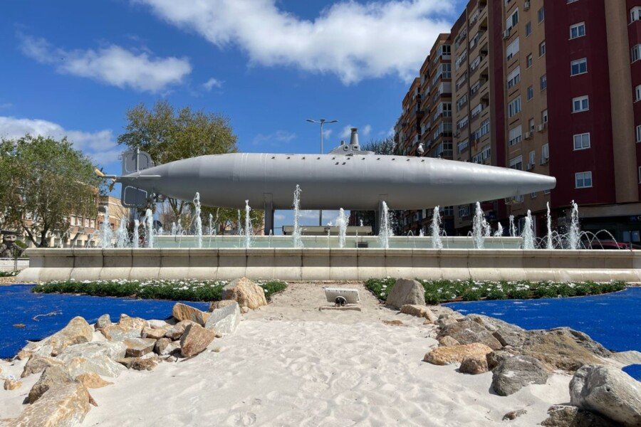 Cartagena renueva la rotonda del submarino con un diseño inspirado en el mar
