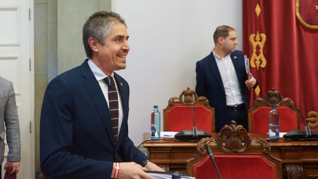 Giménez Gallo: “Perdemos mucho tiempo en los plenos debatiendo cuestiones que no tienen nada que ver con los problemas reales del municipio, y ese tiempo es de los cartageneros”