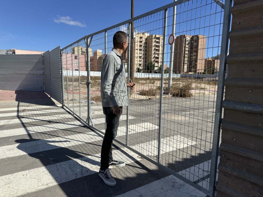 MC retrata el bloqueo a la ampliación del Parque de Los Juncos con el solar del antiguo cuartel de la Guardia Civil