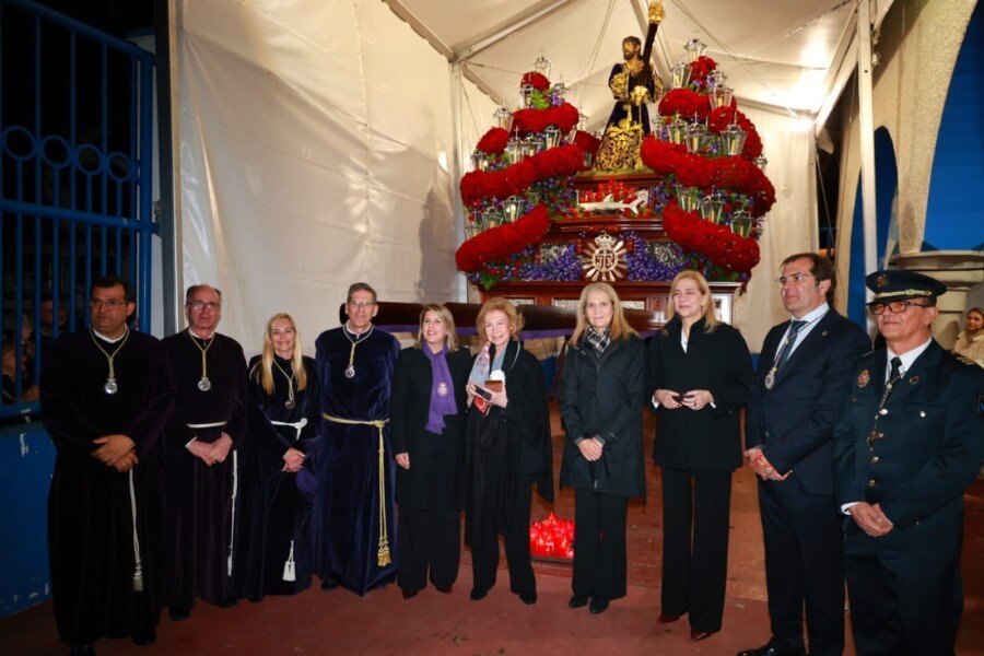 La Reina Doña Sofía visita al Jesús Nazareno en La Pescadería en la noche marraja del Encuentro