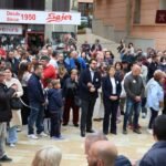 Los trabajadores de SABIC se concentran en la plaza del Ayuntamiento en defensa del empleo y la continuidad de la planta de La Aljorra