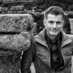 El Museo del Teatro Romano acoge la presentación de ‘Atlas mitológico de Grecia’, de Pedro Olalla